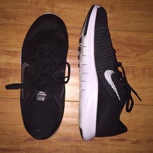 Black Women’s Nike Shoes🖤